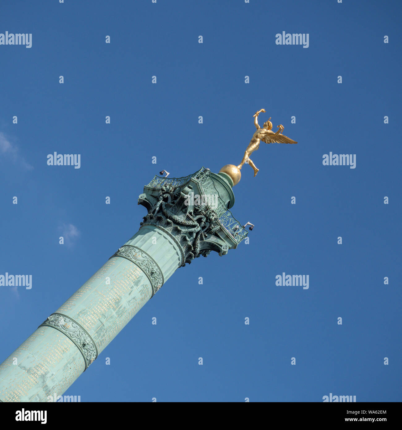 PARIS, FRANKREICH - 02. AUGUST 2018: Die Colonne de Juillet (Julisäule) zum Gedenken an die Revolution von 1830 auf dem Place de la Bastille Stockfoto