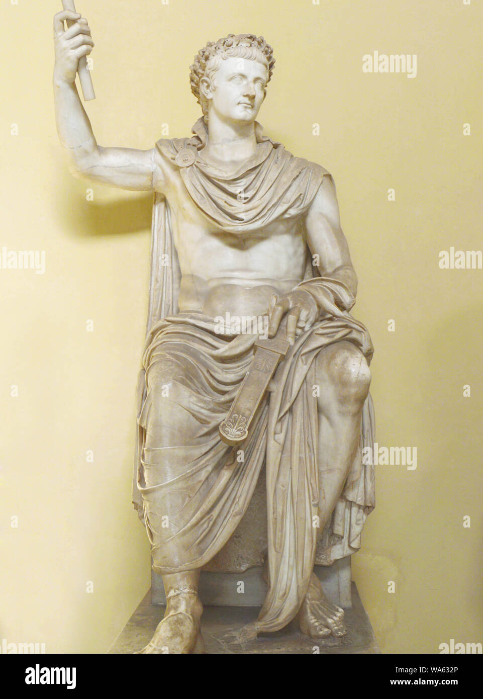 Vatikanstadt - April 5, 2016: Tiberius römischer Kaiser Statue, die in den Vatikanischen Museen. Stockfoto