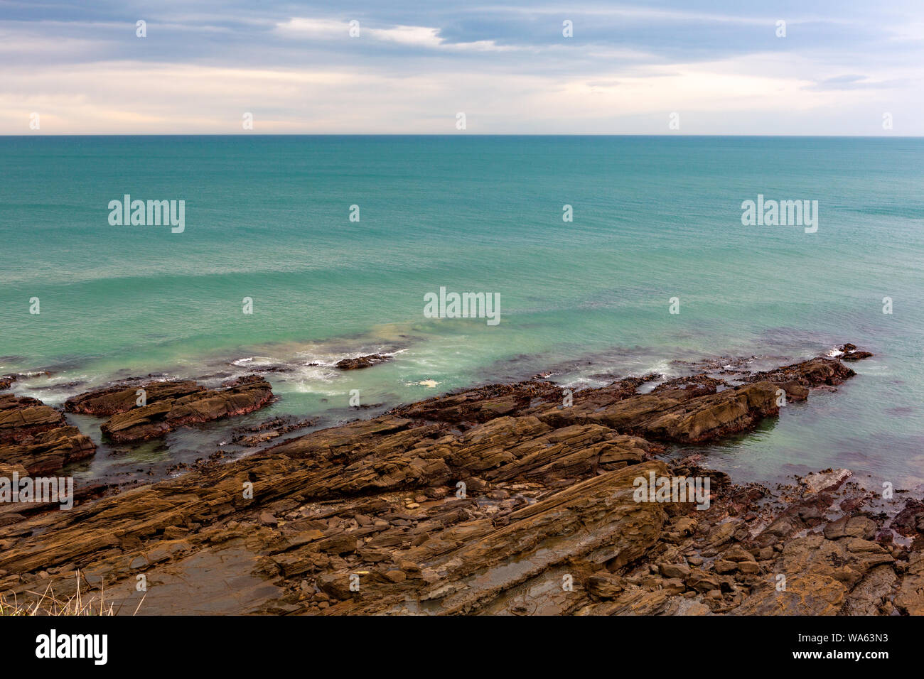 Die schöne torquoise einen herrlichen Blick auf die Great Ocean Road in Victoria, Australien, das am 6. August 2019 Stockfoto
