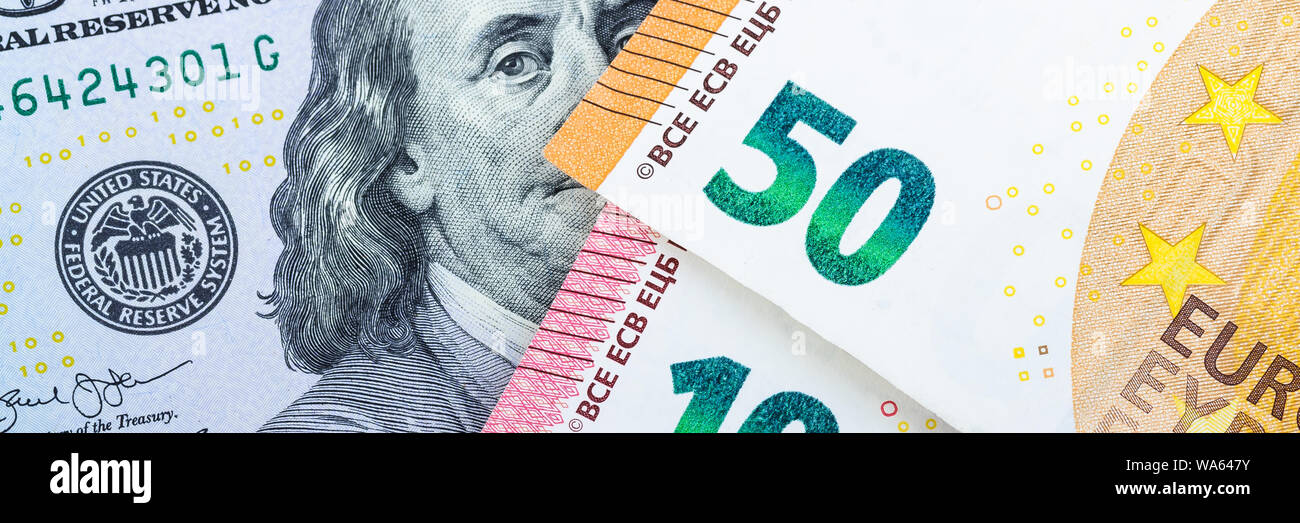 Euro Rechnungen. Verschiedene Stückelungen auf grauem Hintergrund. 5, 10 50 Euro Stockfoto