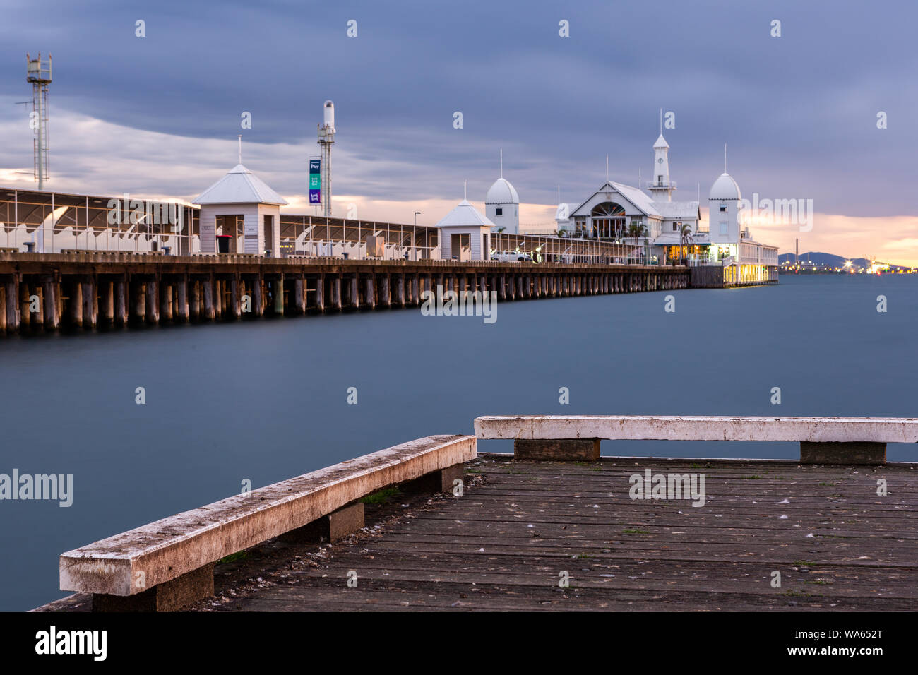 Die Cunningham Pier mit selektiven Fokus in Geelong, Victoria Australien am 6. August 2019 entfernt Stockfoto