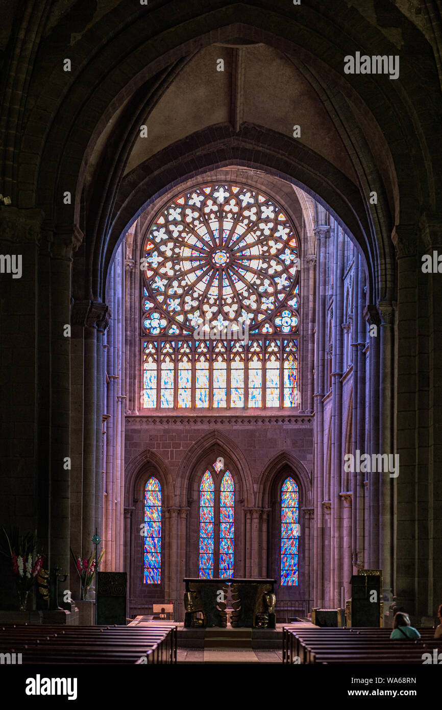 Im Inneren der Abteikirche Saint Michel Stockfoto