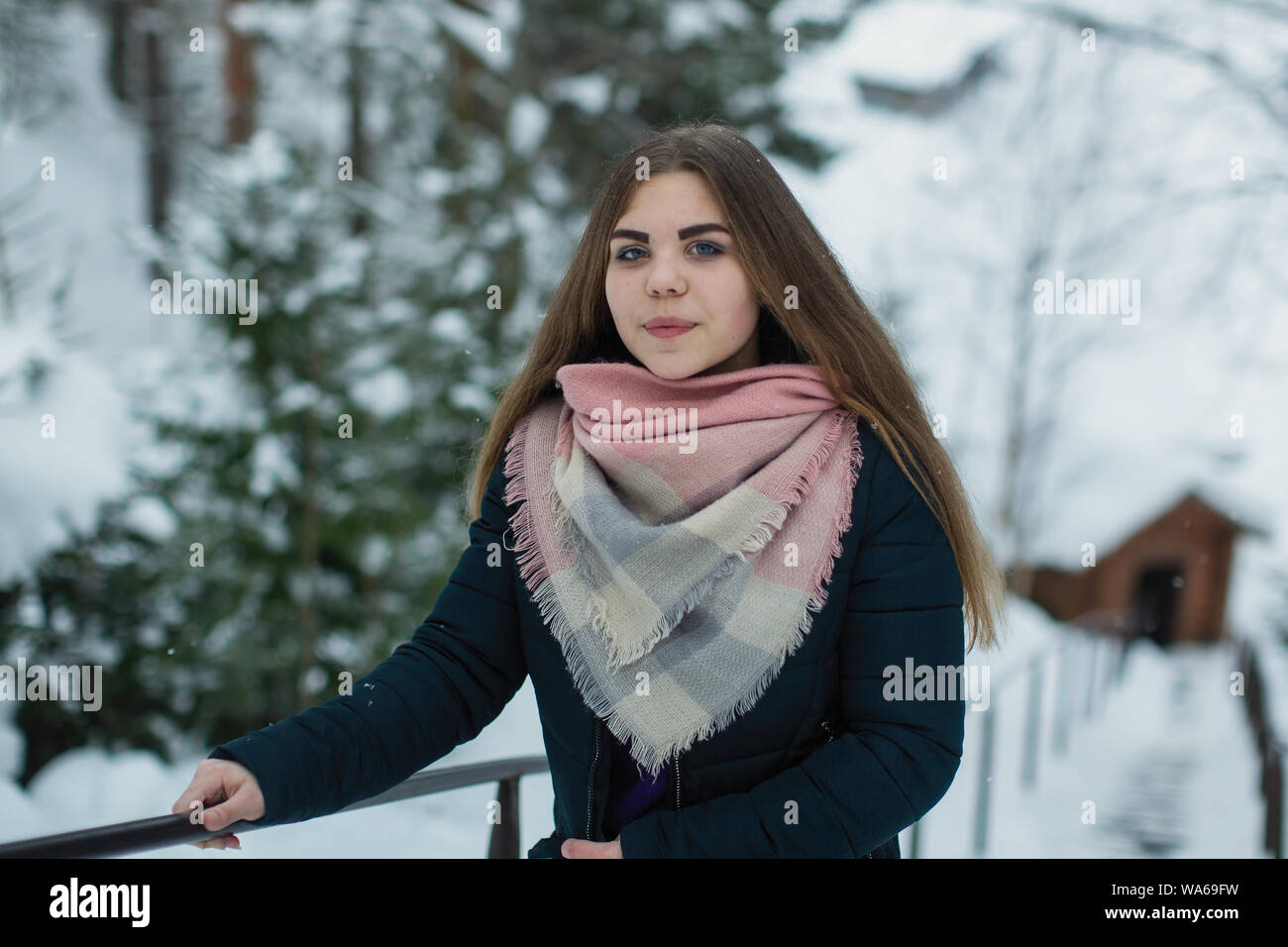 Teenage girl portrait im Freien im Winter. Stockfoto