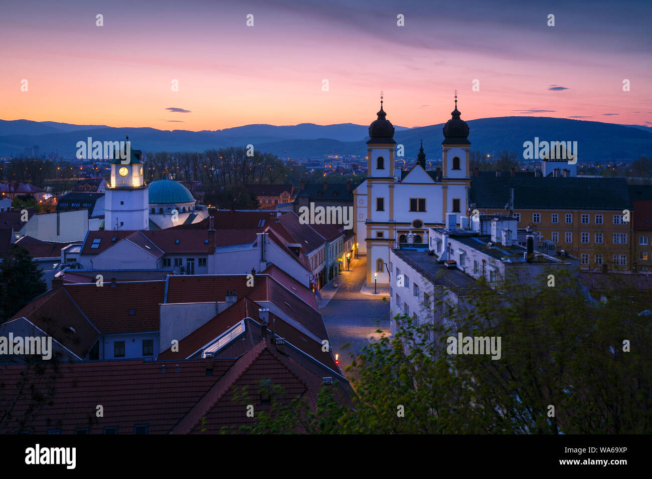 Blick auf die Altstadt von Trencin vom Castle Hill, Slowakei. Stockfoto