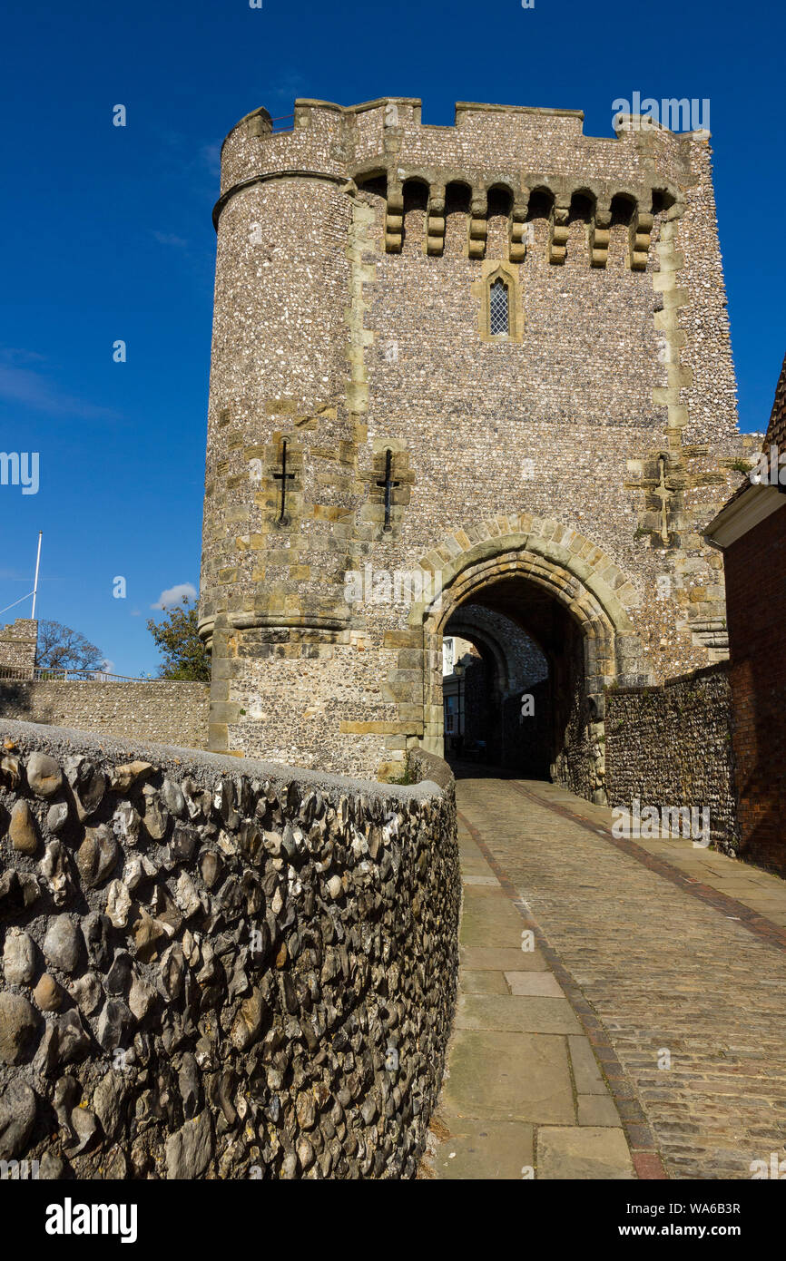 Das befestigte Barbican Torhaus, Lewes Castle, Lewes, East Sussex, UK Stockfoto