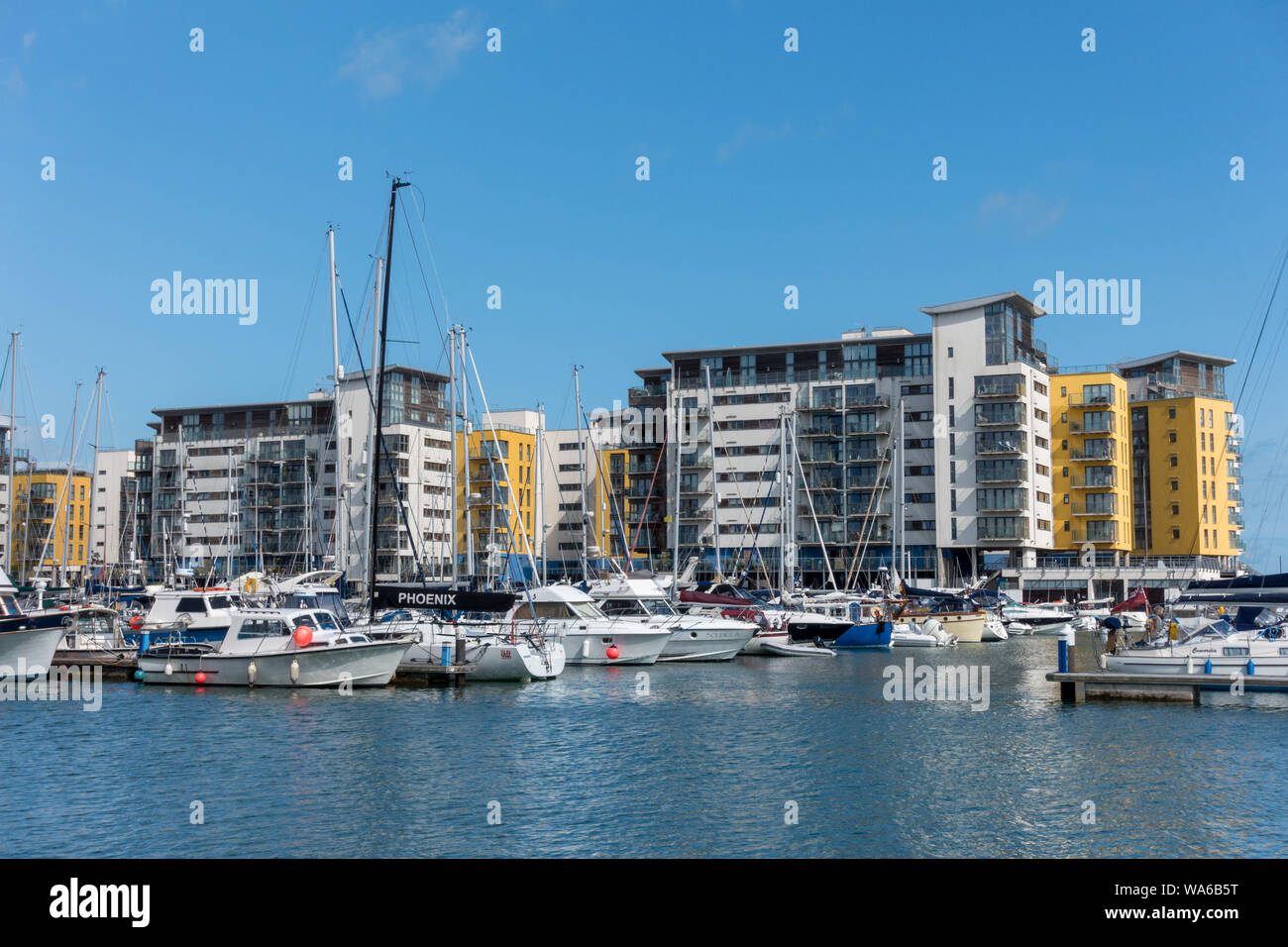 Luxus Waterside Apartments und Boote, Sovereign Harbour, Eastbourne, East Sussex, England, Großbritannien Stockfoto