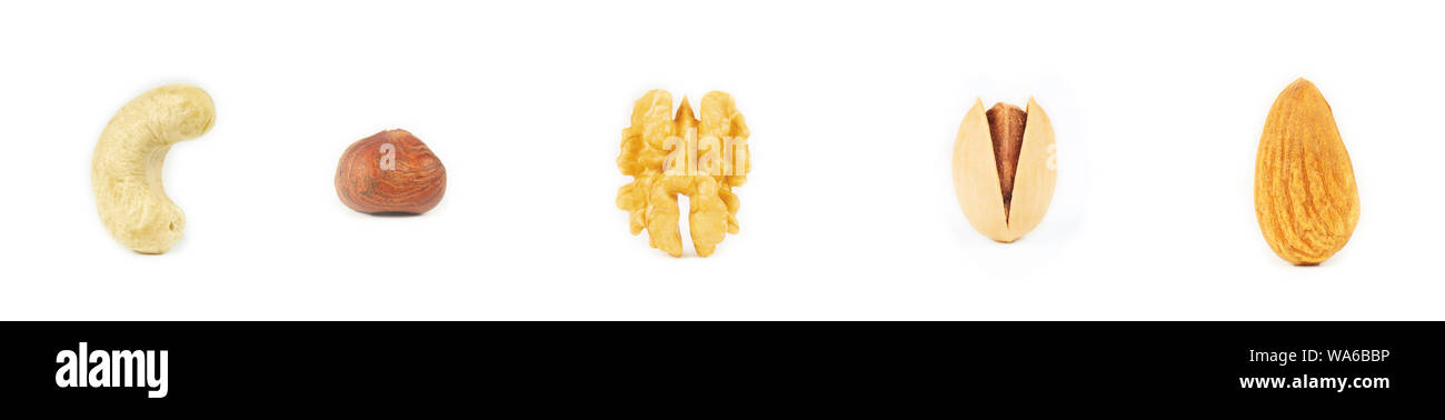 Verschiedene Nüsse auf weißem Hintergrund, Ansicht von oben, Banner. Muttern Sortiment - Haselnuss, Walnuss, Mandeln, Pistazien, Cashewkerne. Stockfoto