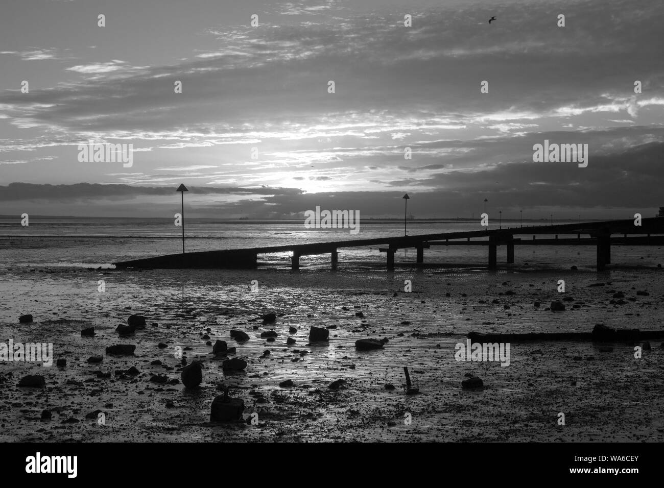 Schwarz-weiß Bild von Southend Strand, Southend-on-Sea, Essex, England Stockfoto