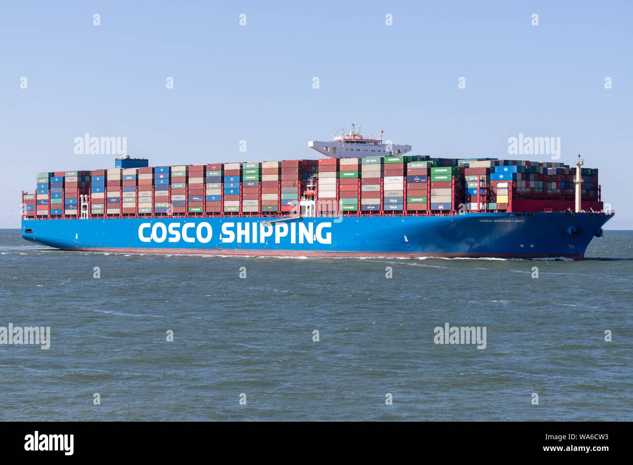 COSCO VERSAND WAAGE inbound Rotterdam. COSCO ist eine Chinesische staatliche Transport- und Logistikdienstleistungen. Stockfoto