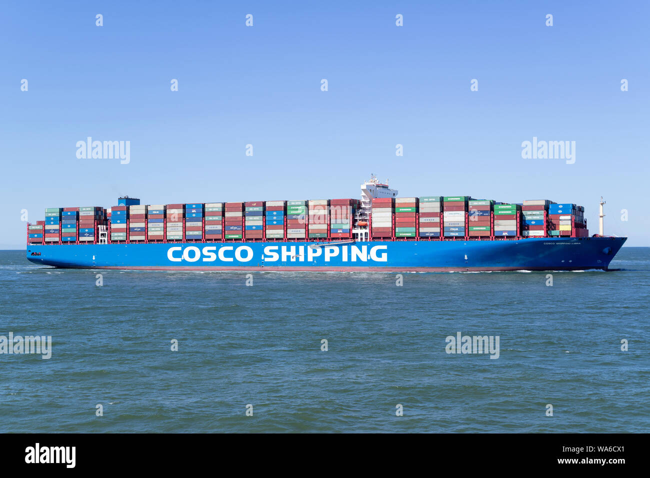 COSCO VERSAND WAAGE inbound Rotterdam. COSCO ist eine Chinesische staatliche Transport- und Logistikdienstleistungen. Stockfoto