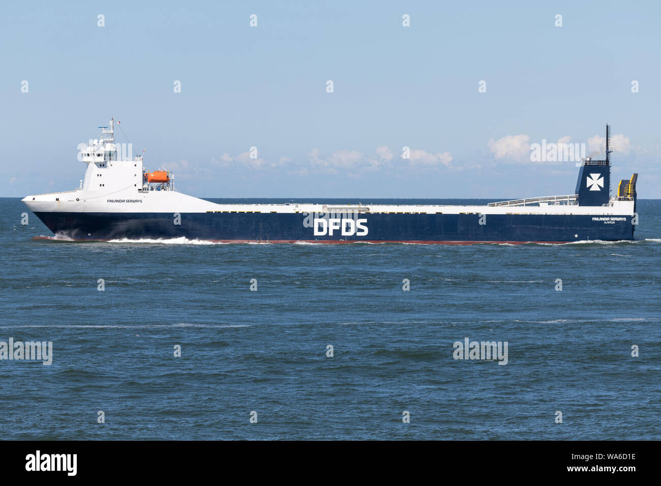 FINLANDIA SEAWAYS outbound Rotterdam. DFDS Seaways ist eine große dänische Reederei, die den Personen- und Güterverkehr in ganz Nordeuropa. Stockfoto