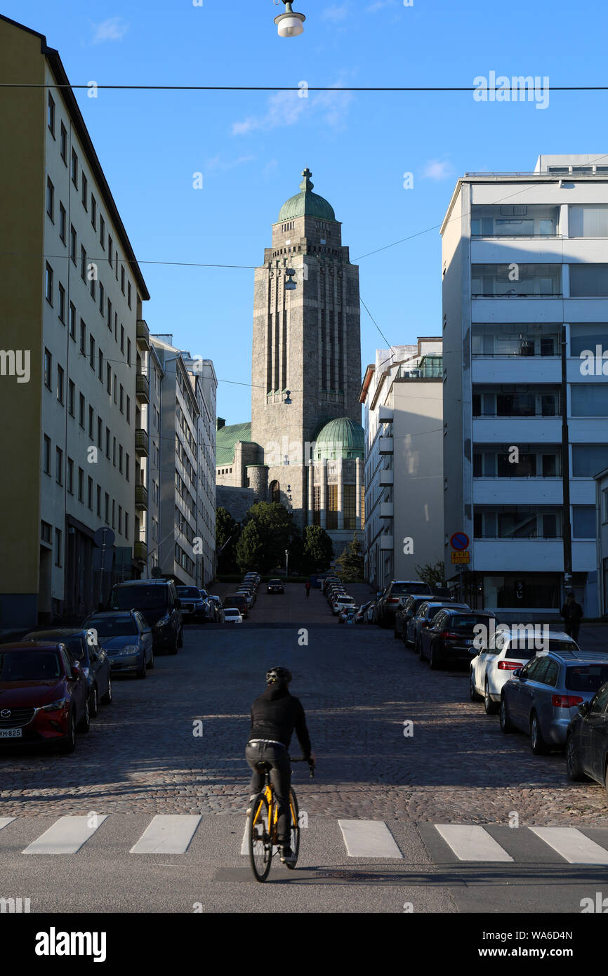 Kallio Kirche am Ende der Suonionkatu, betrachtet aus Toinen Linja in Helsinki, Finnland Stockfoto
