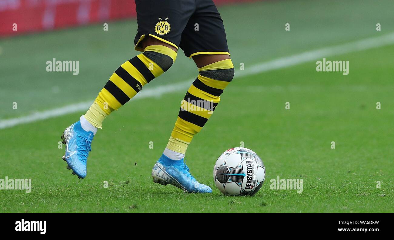 Blaue Nike Schuhe Stockfotos Und Bilder Kaufen Alamy
