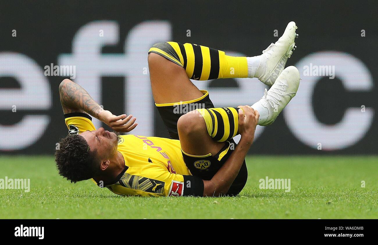 Firo: 17.08.2019, Fußball, 1.Bundesliga, Saison 2019/2020, BVB, Borussia  Dortmund - FC Augsburg Jadon SANCHO,