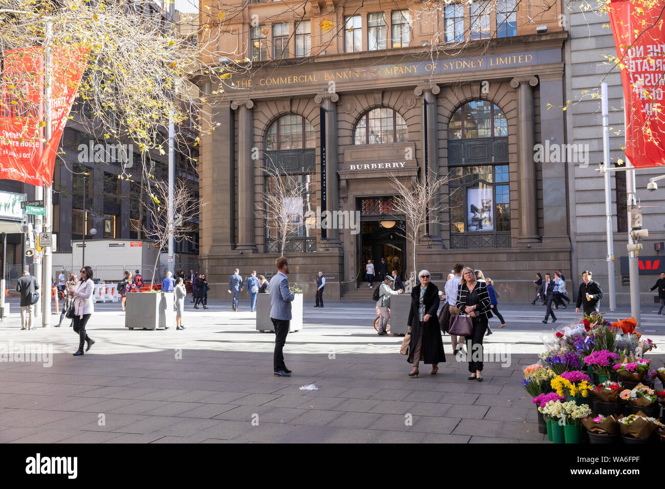 Burberry Store und Martin Place Blumenhändler in die Innenstadt von Sydney, New South Wales, Australien Stockfoto