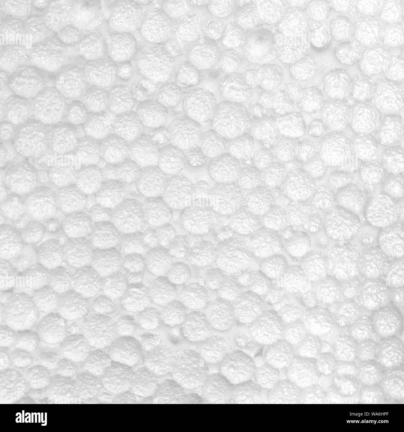Polystyrol weißen Hintergrund. Synthetisches Polymer für Isolierung und Schutz verwendet, aber bekannt ist giftig und krebserregend sein. Stockfoto