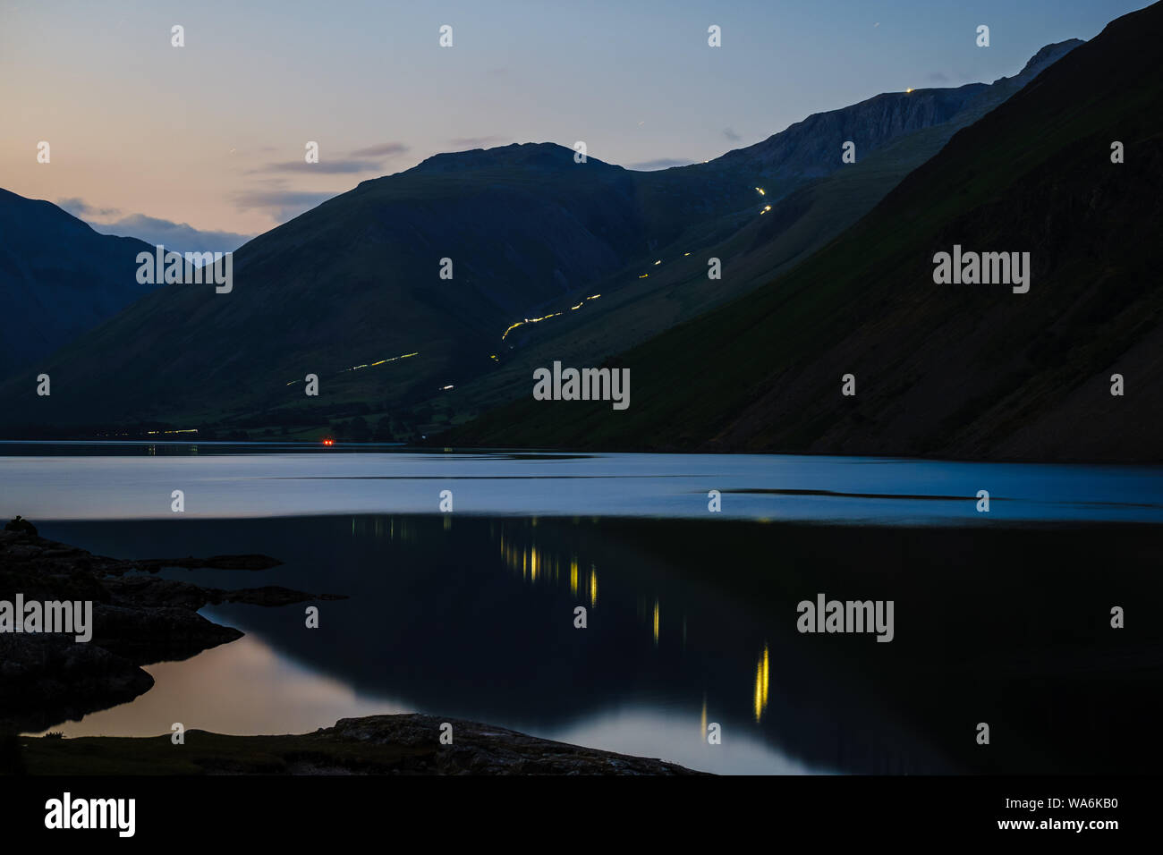 3 Peaks Herausforderer klettern Scafell Pike Stockfoto