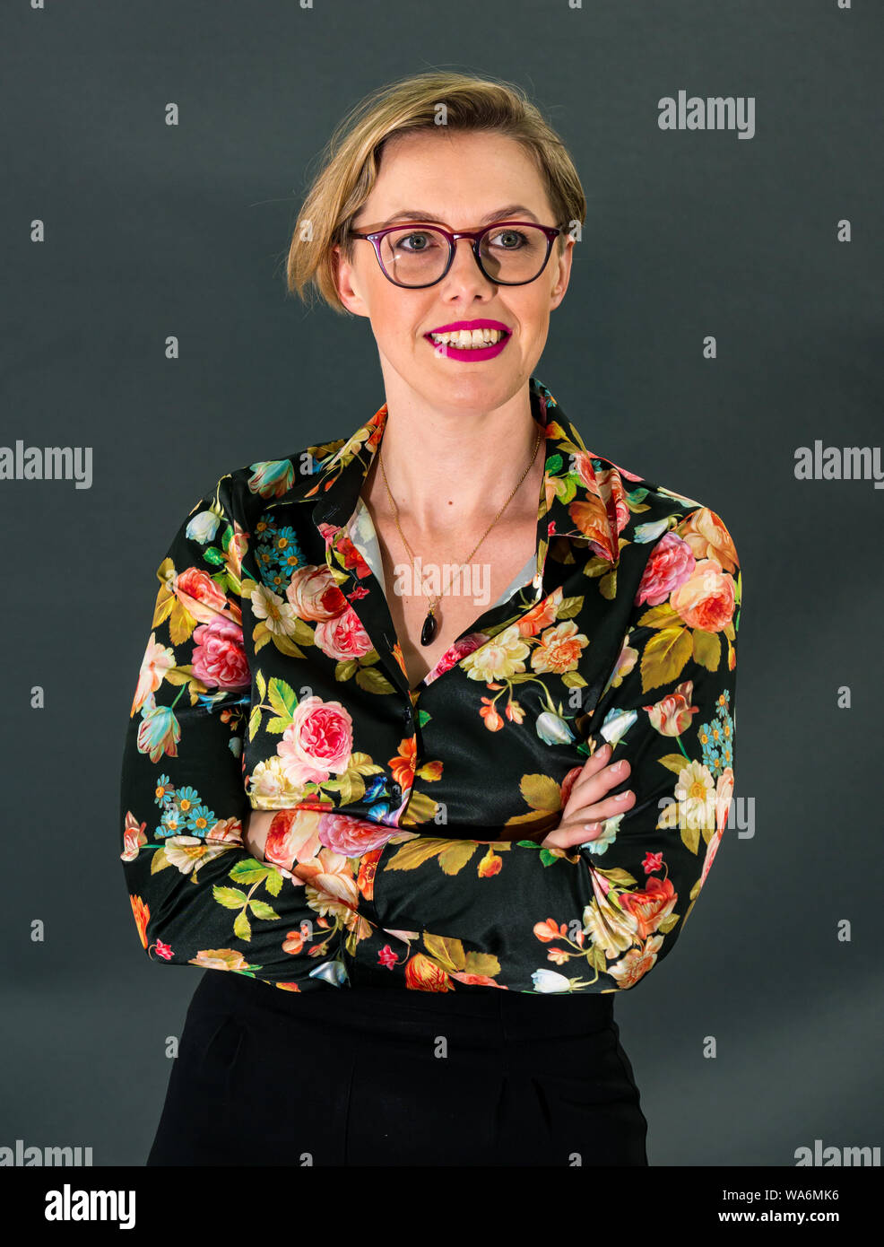 Edinburgh, Schottland, Großbritannien, 18. August 2019. Edinburgh International Book Festival. Im Bild: Angela Meyer, Melbourne - Autor, spricht über ihr Debüt eine überlegene Gespenst, die Reißverschlüsse hin und her, in der Zeit einschließlich 1860 Edinburgh Stockfoto