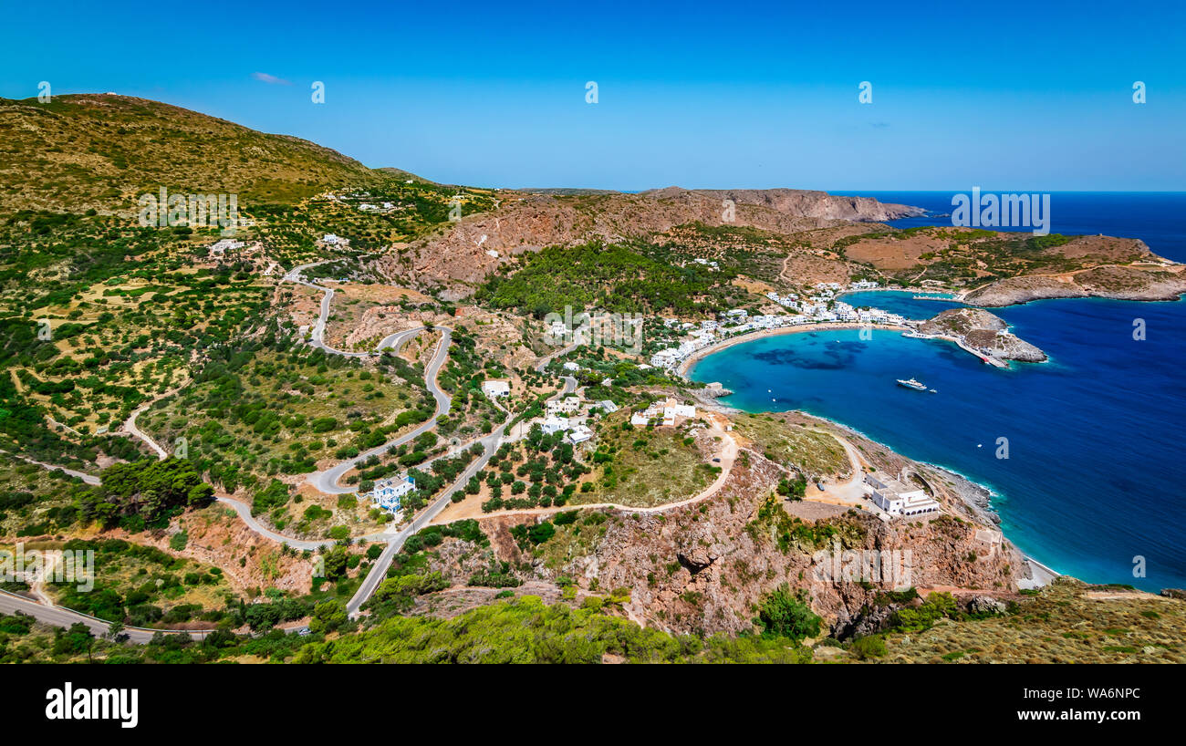 Panoramablick auf die Landschaft der Bucht Kapsali, Kythira Island, Griechenland. Stockfoto