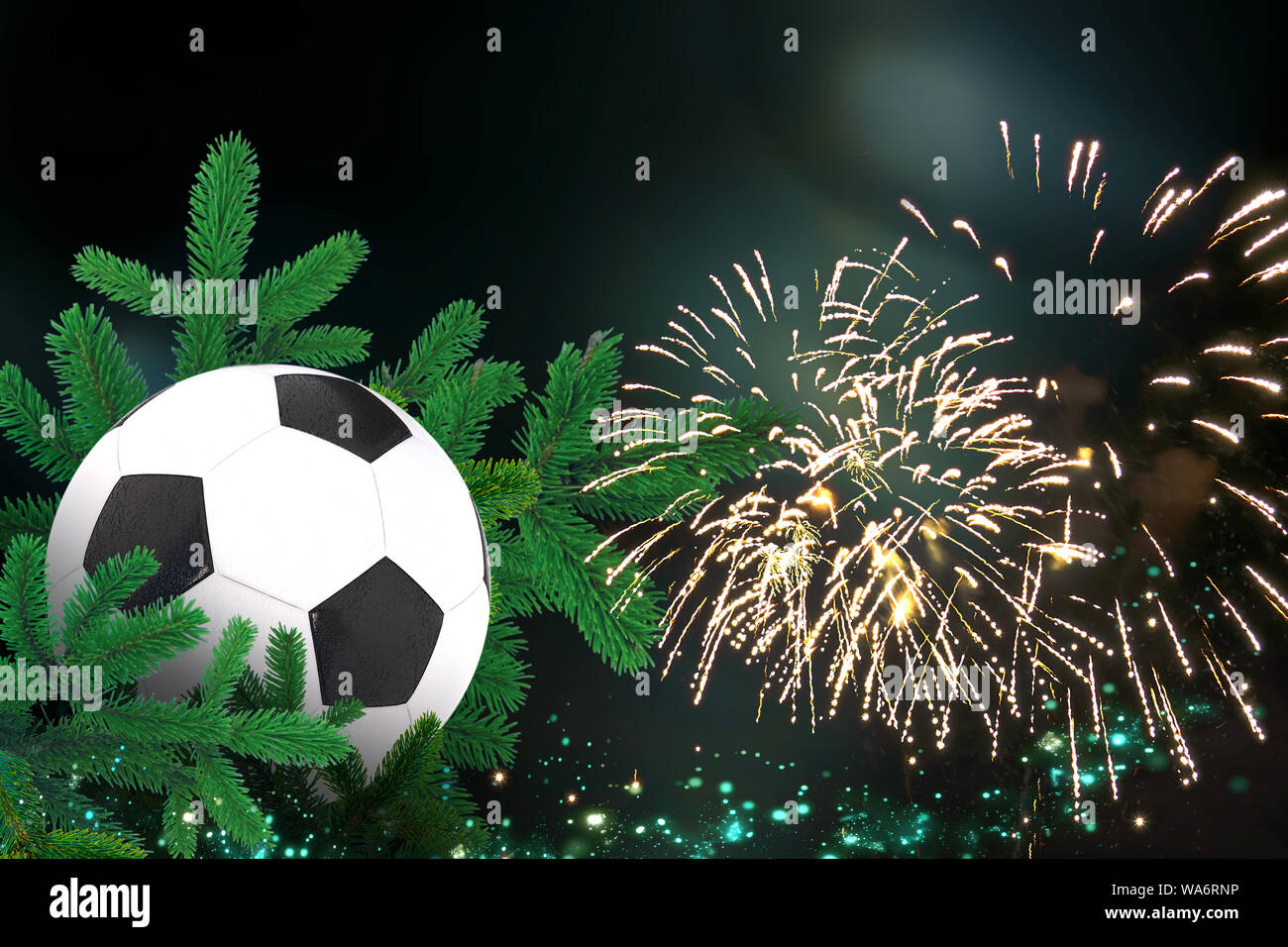 Fußball, festliche Weihnachtsdekoration mit Feuerwerk für Weihnachten und Neujahr Stockfoto