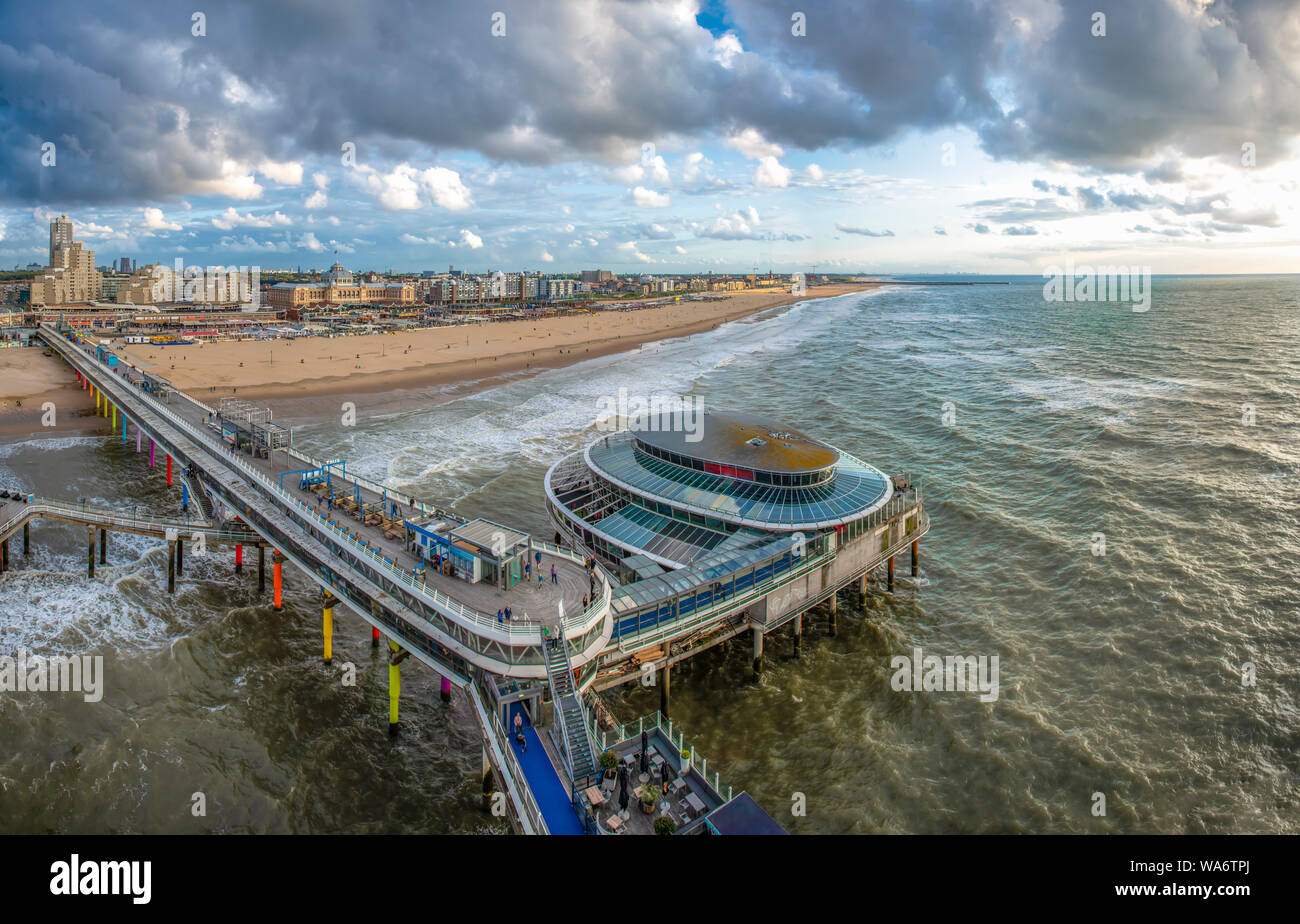 Die Scheveninger Pier in Den Haag. Niederlande. Stockfoto