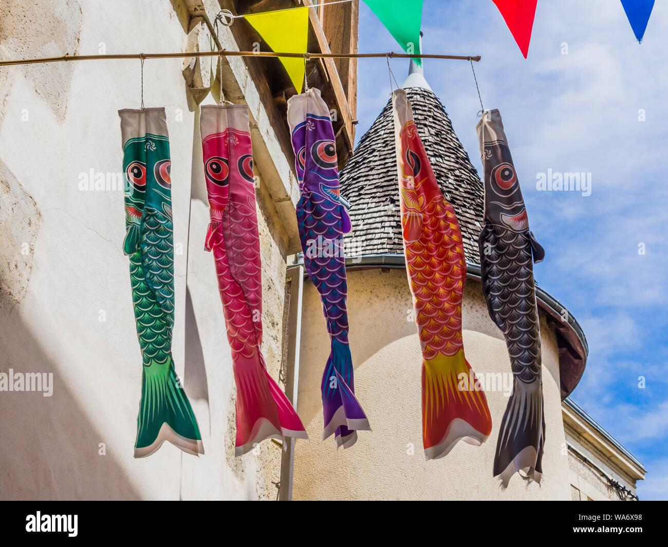 Japanisches Papier karpfen fisch Dekoration - Montmorillon, Vienne, Frankreich. Stockfoto