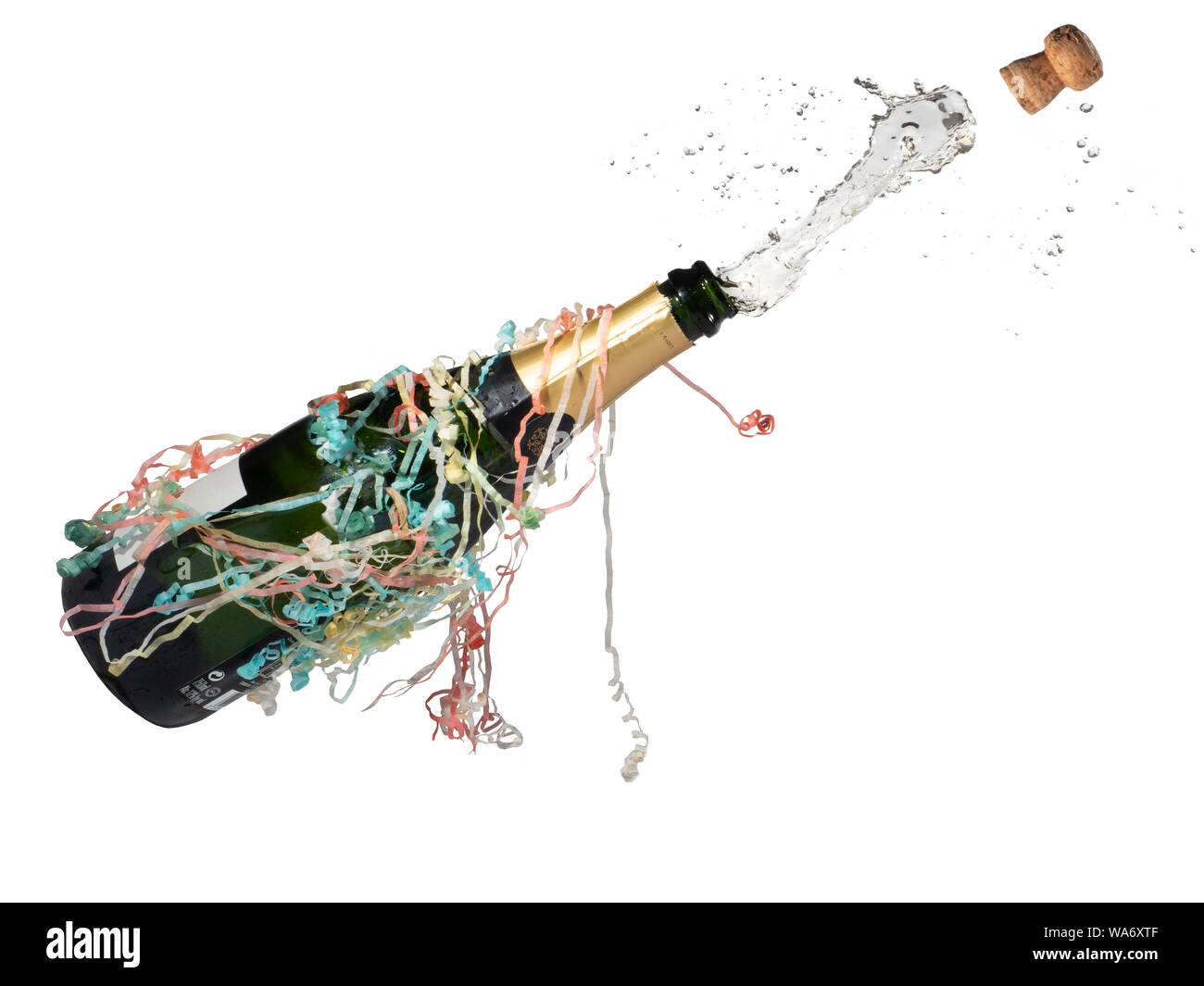 Champagner Flasche mit Streamer knallen öffnen, Kork behängt und trinken Fliegen (weißer Hintergrund) Stockfoto