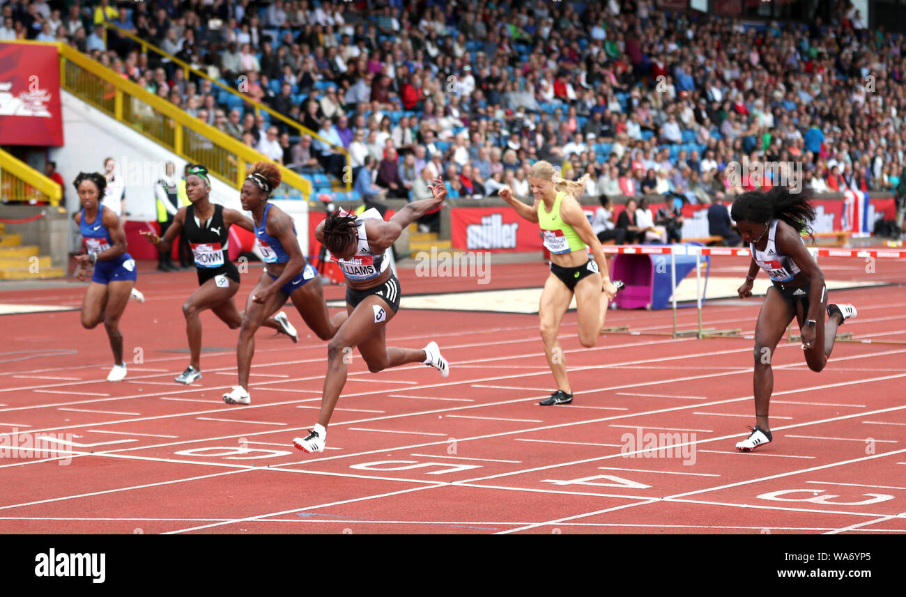 Jamaika's Danielle Williams (3. rechts) gewinnt die 100 m Hürden der Frauen während der Muller Grand Prix Birmingham im Alexander Stadium, Birmingham. Stockfoto