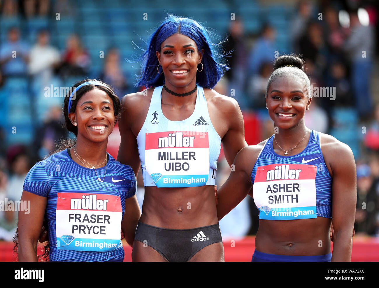 Bahamas Shaunae Miller-Uibo (Mitte) feiert gewinnen 200 m der Frauen Finale neben dem Zweitplatzierten Großbritanniens Dina Asher-Smith (rechts) und dritte platziert Jamaikas Shelly-Ann Fraser-Pryce während der Muller Grand Prix Birmingham im Alexander Stadium, Birmingham. Stockfoto