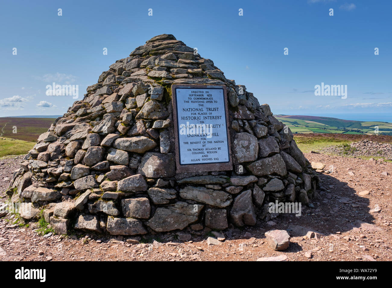 Der Cairn auf dem Gipfel des Dunkery Beacon - der höchste Punkt auf Exmoor, zwischen Kreuz und Wheddon Porlock, Somerset Stockfoto