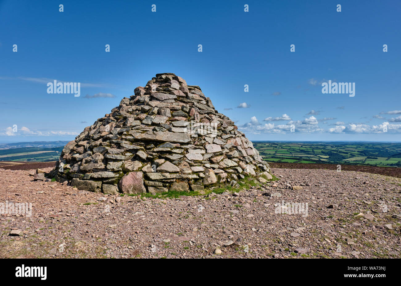 Der Cairn auf dem Gipfel des Dunkery Beacon - der höchste Punkt auf Exmoor, zwischen Kreuz und Wheddon Porlock, Somerset Stockfoto