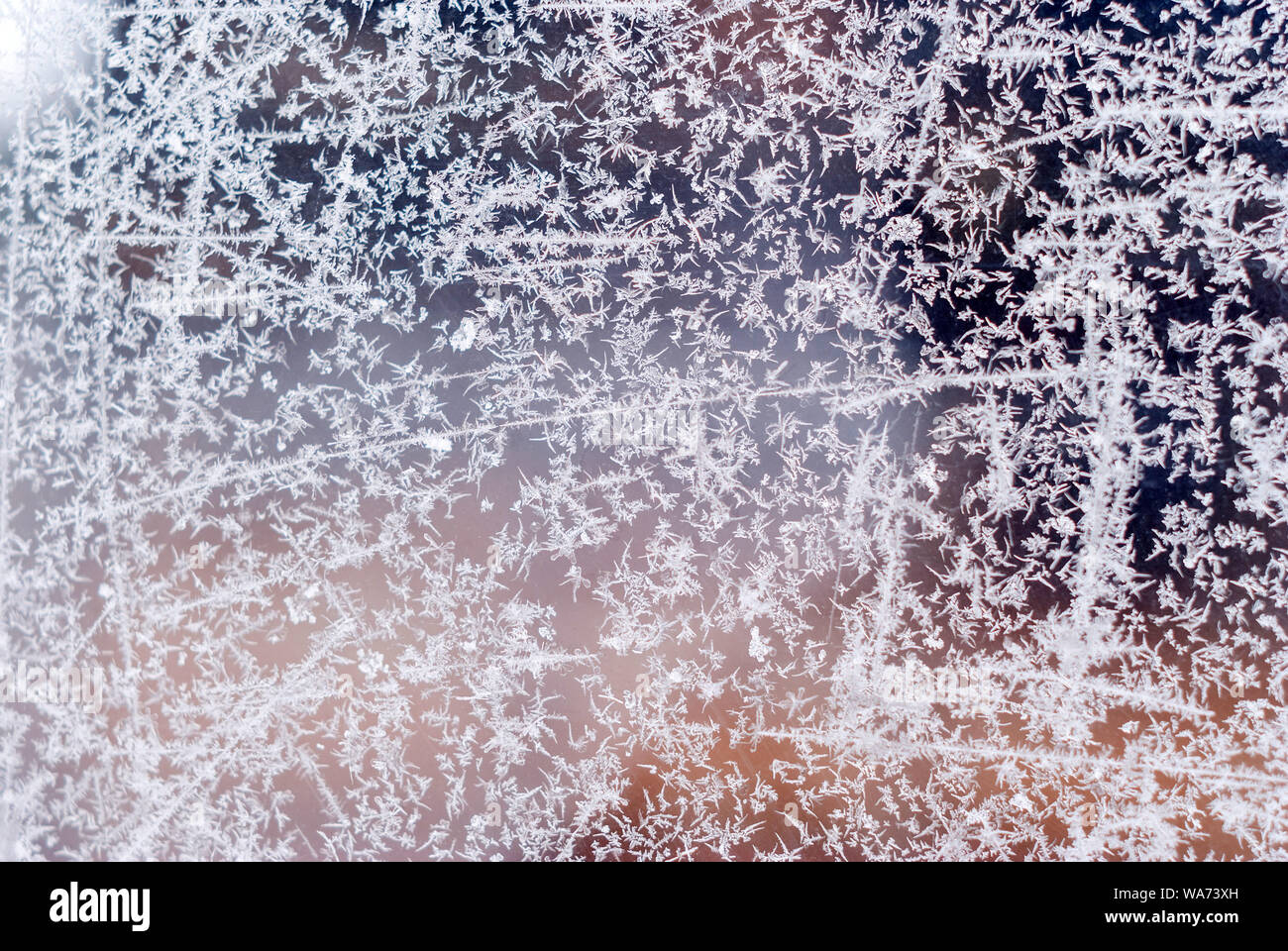 Hintergrund, Textur - gefrorenes Fenster Glas mit frostigen Muster Stockfoto