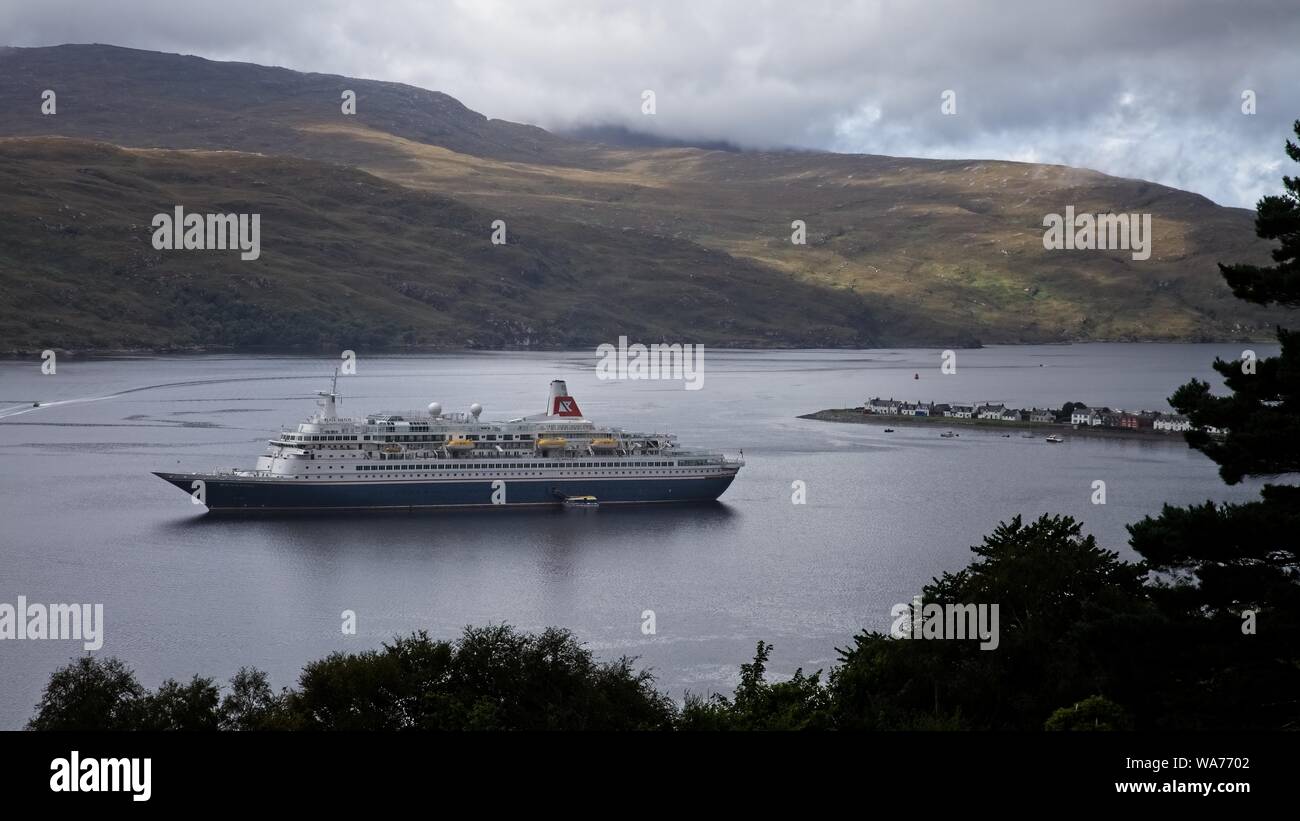 Black Watch, Fred Olsen Cruise Lines, Ullapool Bay Schottland Stockfoto