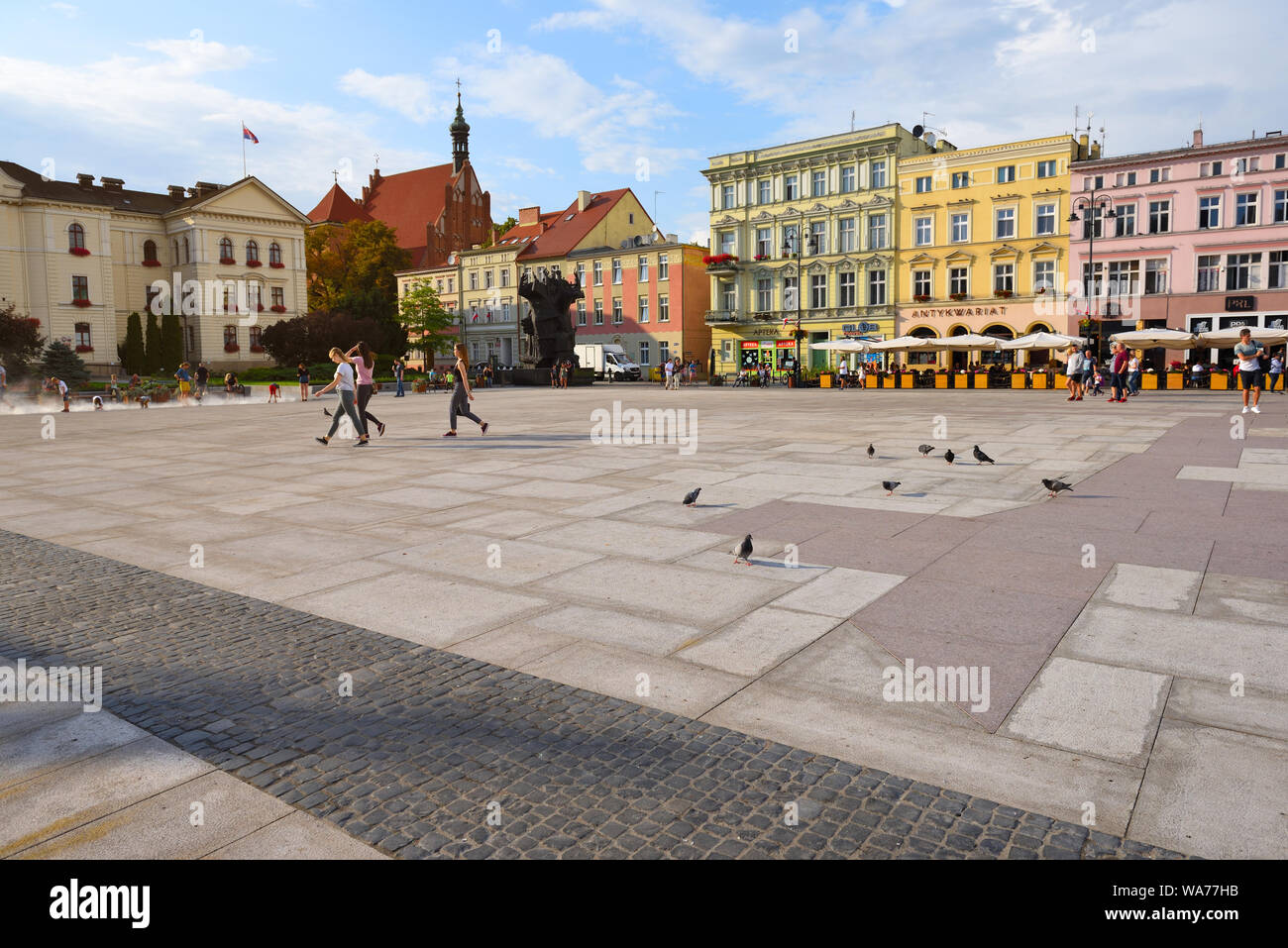 Bydgoszcz Polen - August 16, 2019: Alter Markt in Bydgoszcz mit den bunten Mietskasernen Stockfoto