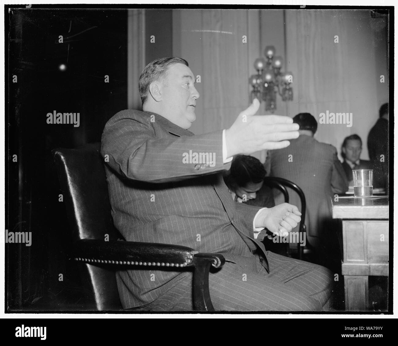 Läßt zu zerstören. Washington, D.C., den 10. März. Bürgermeister Daniel J. Schilde, von Johnstown, PA., heute erklärte der Senat Ausschuss für bürgerliche Freiheiten, Justiz und Inneres er die Belege über die Zahlung von rund 500 spezielle Mitarbeiter vereidigt während der Kleinen Stahl Streik im letzten Sommer zerstört hatte. Gefragt, warum er sie zerstört, Schilde, sagte, so weit er war der betroffenen Datensätze wurden mit ihm fertig, 3/10/38 Stockfoto