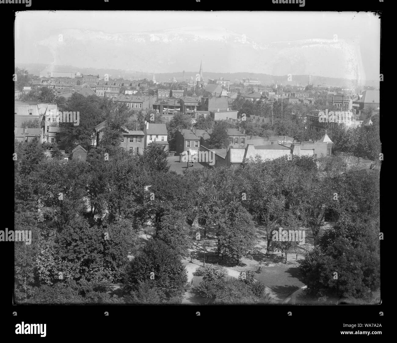 Luftaufnahme zwischen der 2. und 3 Straßen, S.E., Blick nach Norden, Nordosten, D&C Straßen, Unabhängigkeit & Pennsylvania Alleen (Übersicht Standorte für Bibliothek des Kongresses Adams und Madison Memorial Library, links von der Mitte), vom Dach der Providence Hospital Stockfoto
