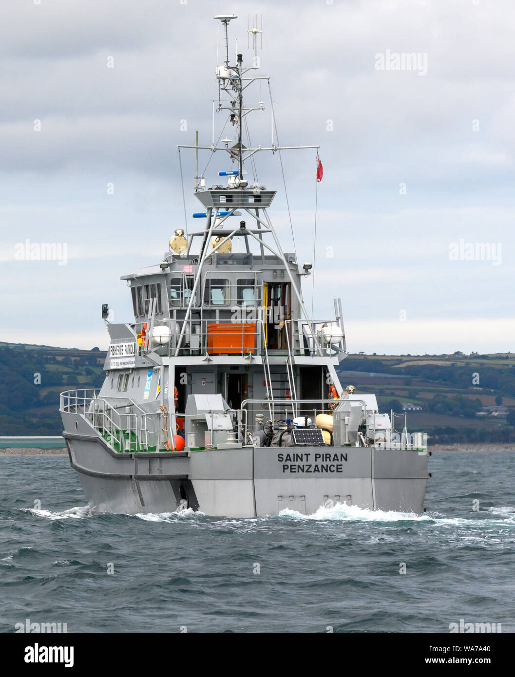 MV Saint Piran eine Fischerei Schutz Patrol Schiff fotografiert am Meer in Mounts Bay, Cornwall, England, Großbritannien Stockfoto