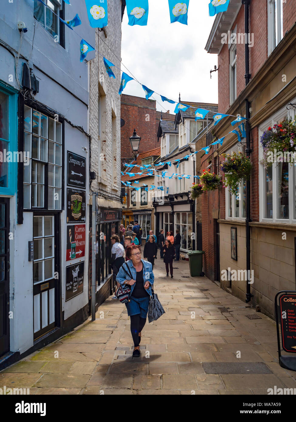 Grape Lane in Panama Stadt Zentrum dekoriert mit Bunting der Yorkshire Fahne ein Weiß auf blauem Grund feiern Yorkshire Tag 1. August rose Stockfoto