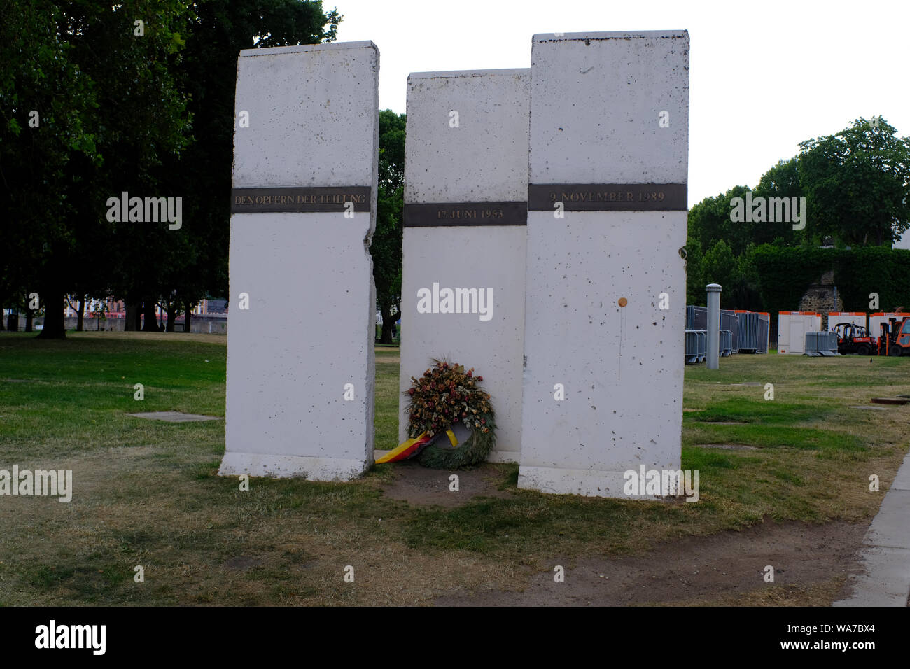 Stücke der Berliner Mauer am Deutsches Eck, Koblenz, Deutschland Stockfoto