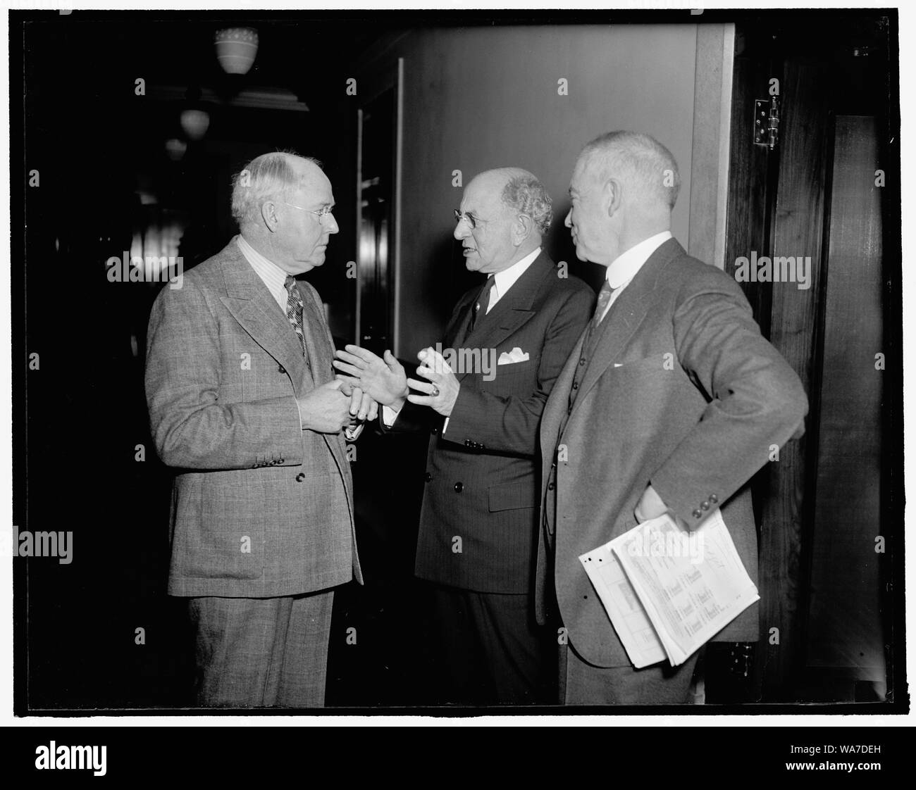 In US-amerikanischen Handelskammer treffen. Washington, D.C., 31.01.28. Silas H. Strawn, von Chicago; James W. Spangler (Mitte) von Seattle, Washington; und Eliot Wadsworth, von Boston; aufgeschnappt, als sie die jährliche Sitzung des Board of Directors der US-Handelskammer heute besucht, 1/28/38 Stockfoto