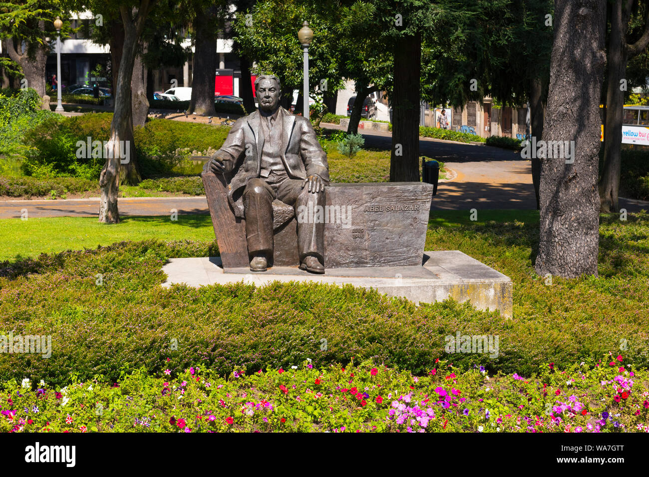 Portugal Porto Porto Abel Salazar 1889 - Statue Skulptur 1946 Bronze  berühmten portugiesischen Arzt Dozent Forscher antifaschistischen Park  Gardens Stockfotografie - Alamy