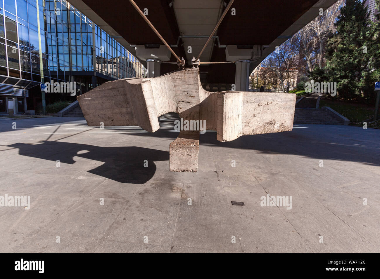 Lugar de Encuentros III o La Sirena Varada, von Eduardo Chillida, Open Air Skulptur Museum am Paseo de la Castellana, Madrid, Spanien Stockfoto