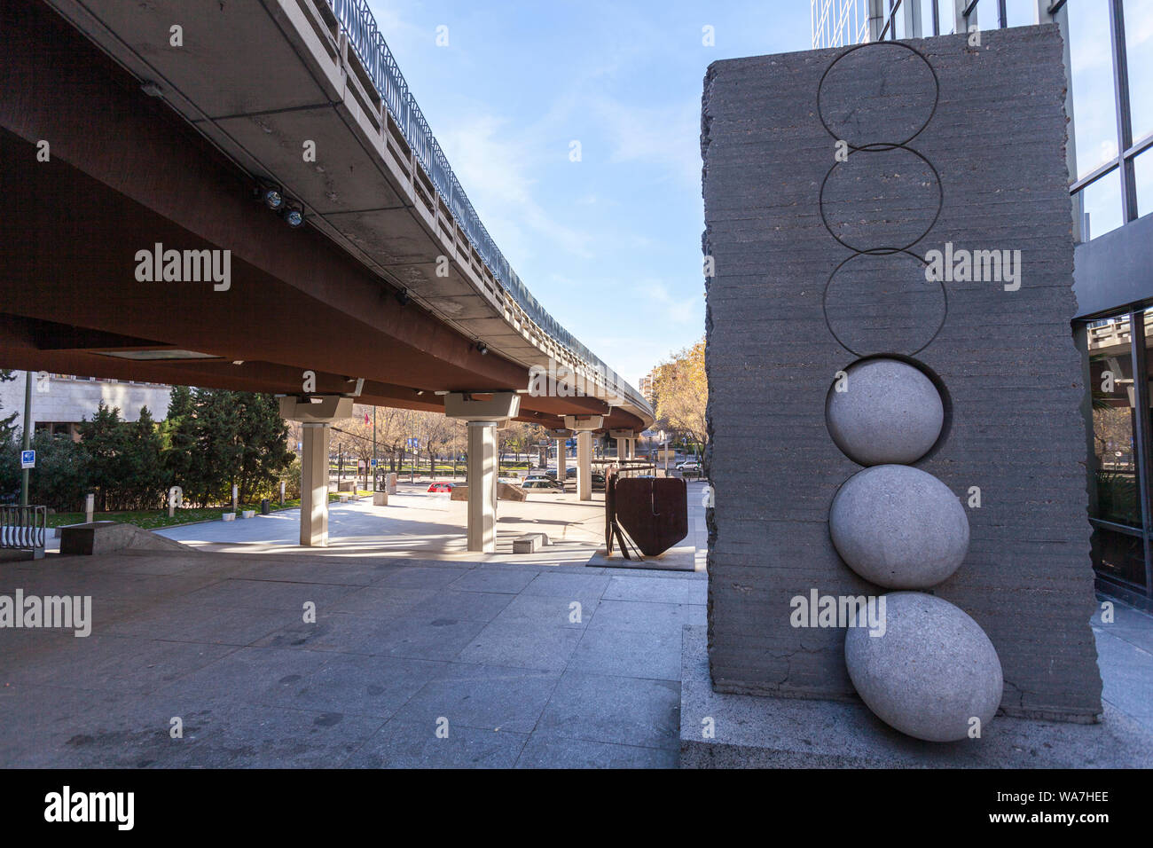 Al Otro Lado del Muro, die von Josep Maria Subirachs Sitjar, Open Air Skulptur Museum am Paseo de la Castellana, Madrid, Spanien Stockfoto