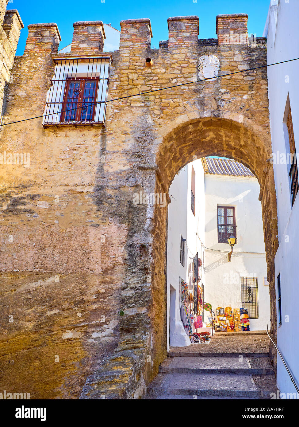 Arch von Sancho IV, Puerta de Sancho IV, in der Marques de Tamaron Straße. Vejer de la Frontera Stadtzentrum. Provinz Cadiz, Andalusien, Spanien. Stockfoto