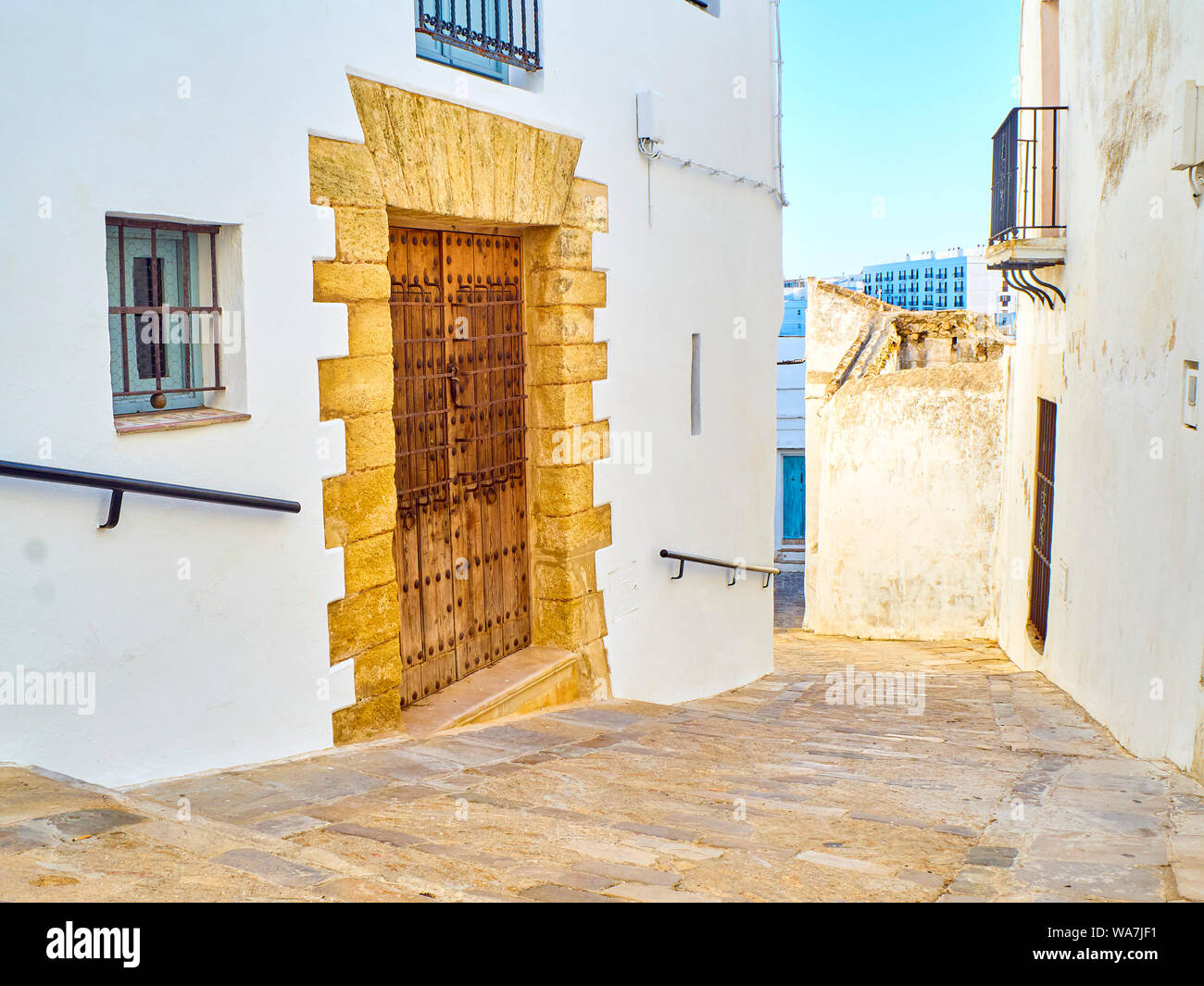 Mittelalterliche Tür des Jüdischen Viertels in Vejer de la Frontera, Provinz Cadiz, Andalusien, Spanien. Stockfoto