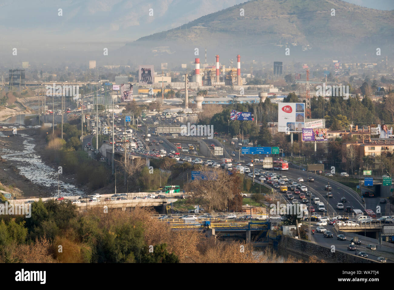 Schlechte Luftqualität in den Mapocho Fluss in Santiago, Chile Stockfoto