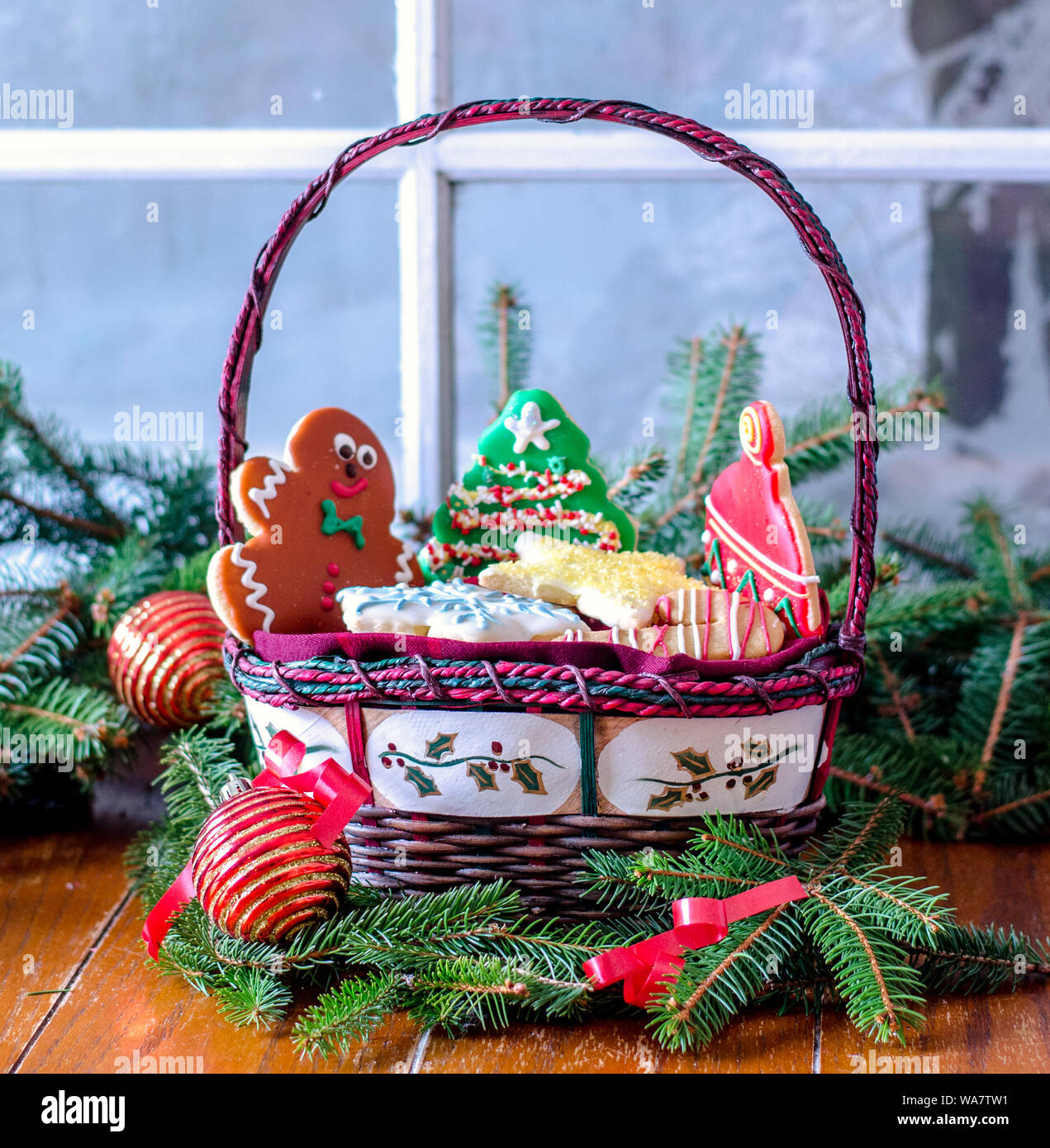 Warenkorb fancy Cookies für die Feiertage Stockfoto