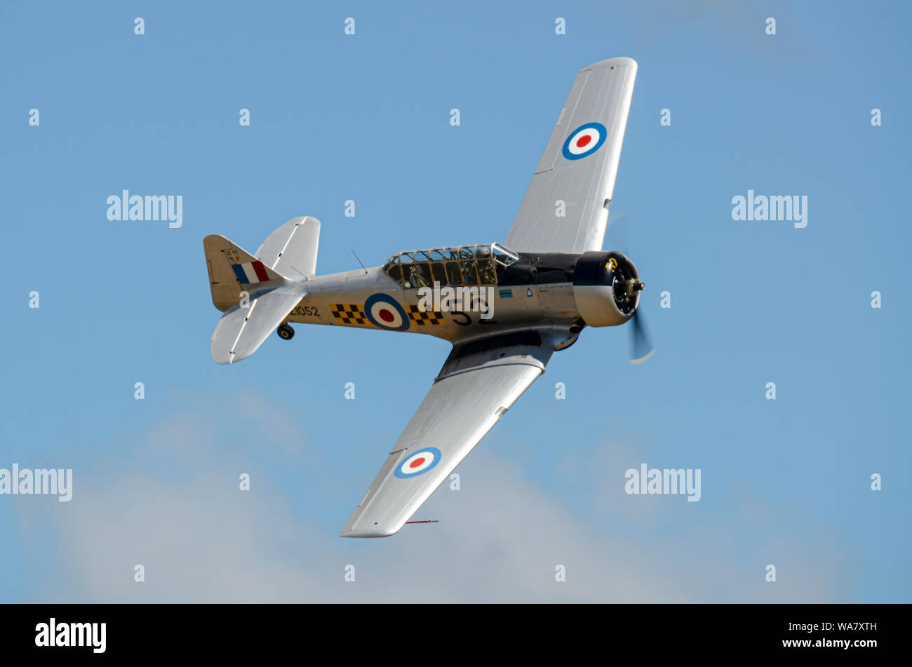 North American T-6 Harvard, Texan Zweiten Weltkrieg Ausbildung Ebene am Flügel über Wairarapa Airshow, Haube Flugplatz, Masterton, Neuseeland Stockfoto