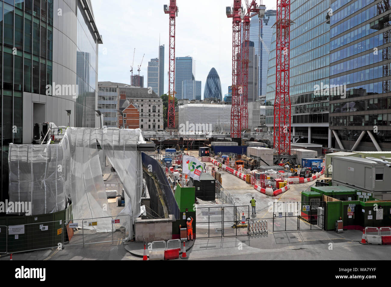 21 Moorfields Baustelle Aussicht von Moor Lane über neue Moorgate Crossrail Station im Juli 2019 in der City von London England UK KATHY DEWITT Stockfoto