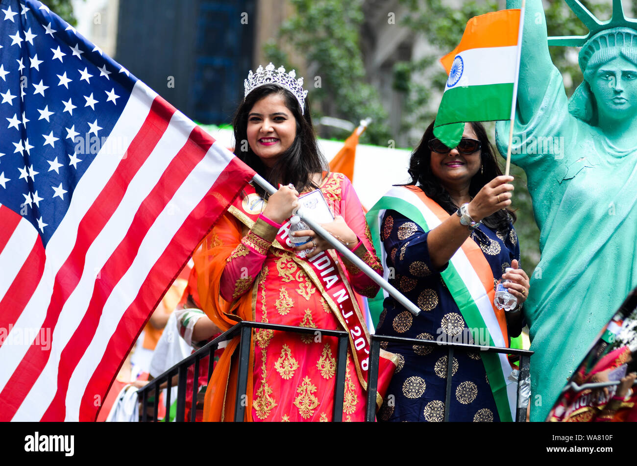 Tausende von Menschen in die 39 Indien Day Parade teil Indiens Unabhängigkeit Tag entlang der Madison Avenue an der 18. August 2019 in New Yor zu feiern. Stockfoto